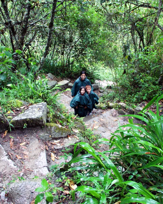 Machu Pichu (Barkha-Laal-Kit walking down)